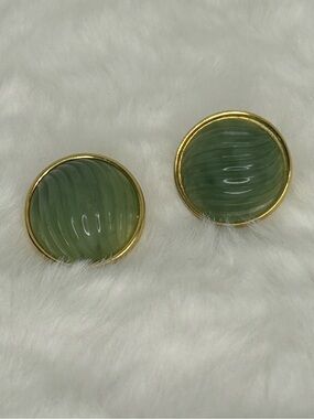 VINTAGE TRIIFARI GREEN BUTTON STYLE PIERCED EARRINGS